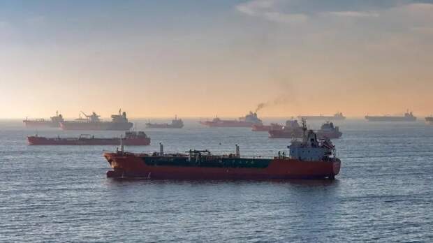 Вашингтон занялся теневой торговлей нефтью: танкеры прорвали блокаду вокруг