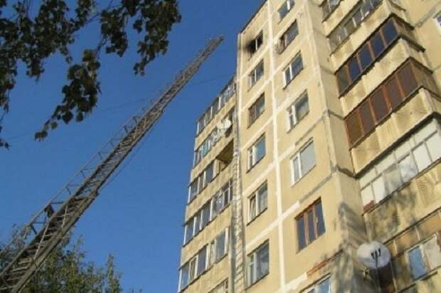 Ответ, как оказалось, очень прост: «Высота механизированной лестницы пожарной машины составляла 28 метров». А если учесть, что высота каждого этажа 2,8-3 метра + высота цоколя, то как раз и получается, что пожарная машина может достать только до 9-го СССР, дома, история