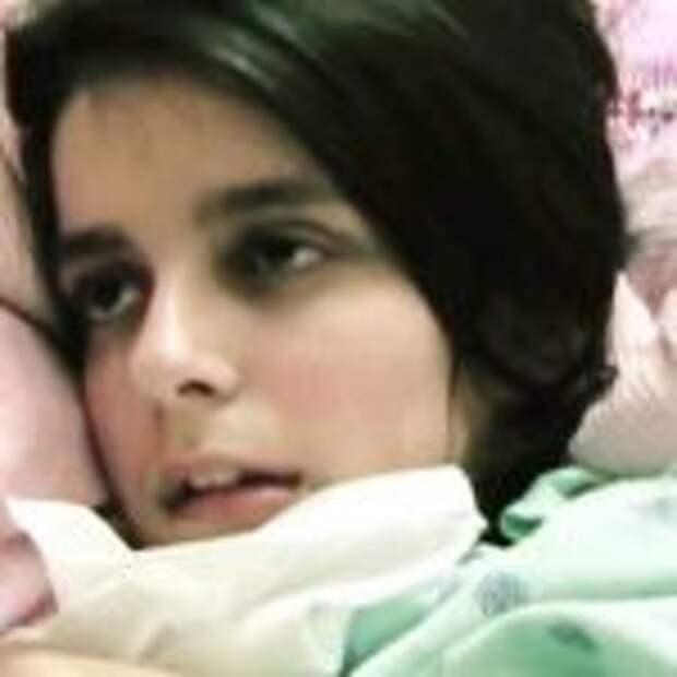 Семья 11-летней девочки была уверена, что её мозг мёртв. Спустя 4 года она очнулась, и…