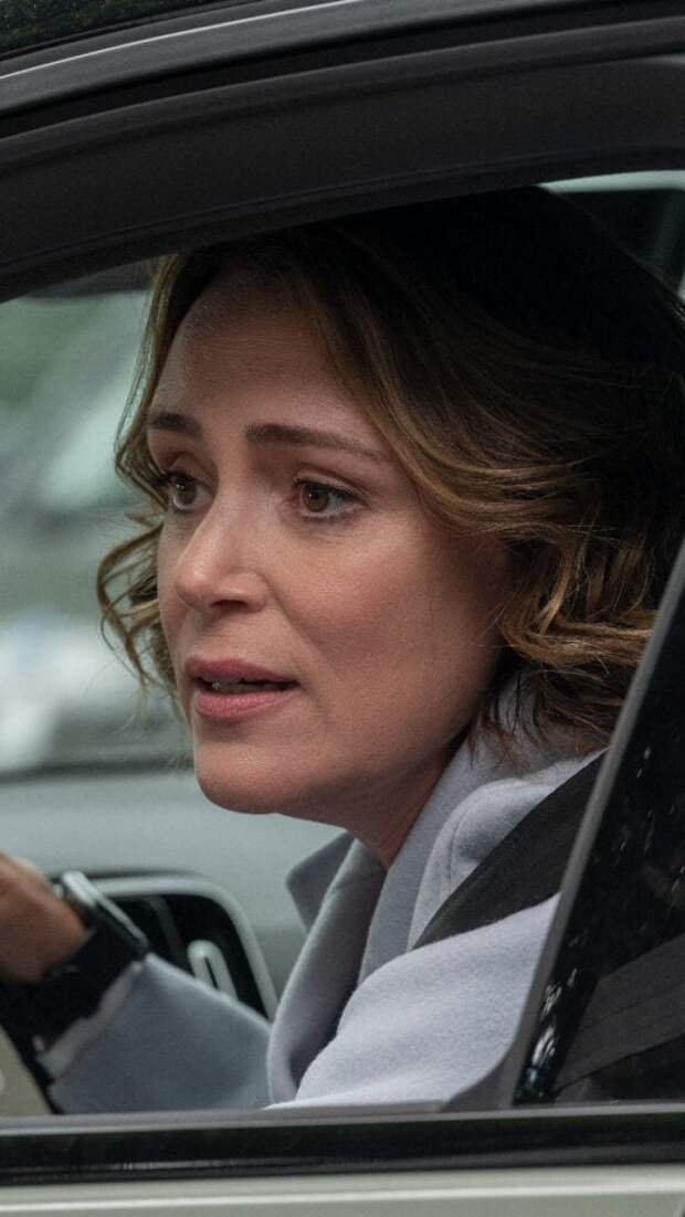 Keeley Hawes as Kira Manning - Orphan Black: Echoes _ Season 1, Episode 4