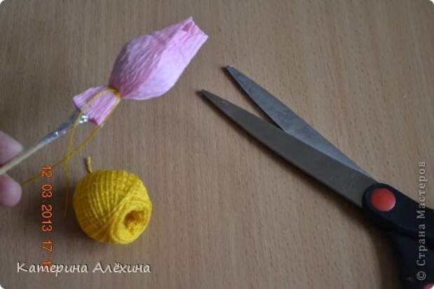 Мастер-класс Свит-дизайн Бумагопластика МК тюльпан с конфеткой Бумага гофрированная фото 10