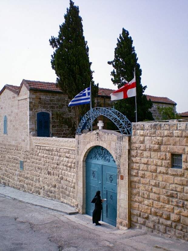 Сестры монастыря в Вифании жалуются на рост преступности Махмуду Аббасу