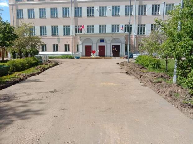 Территорию школы на Песчаной благоустроят