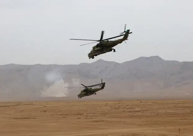 Российские вертолеты Ми-24 нанесли ракетный удар по «противнику» в ходе учения в Таджикистане