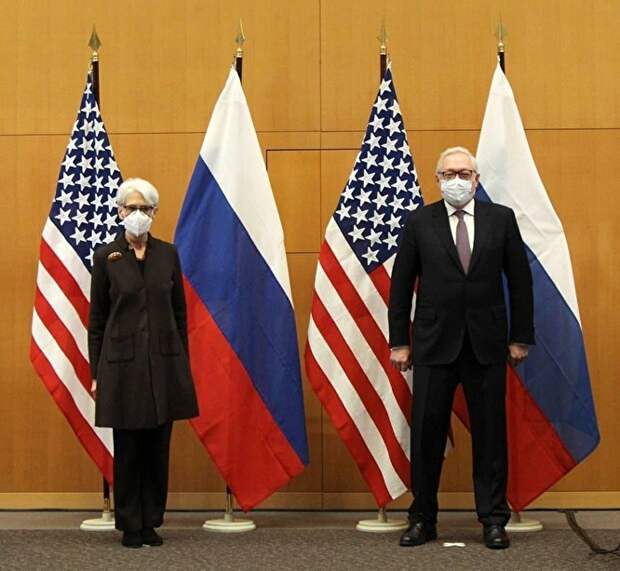 Замминистра иностранных дел РФ Сергей Рябков и замгоссекретаря США Вэнди Шерман