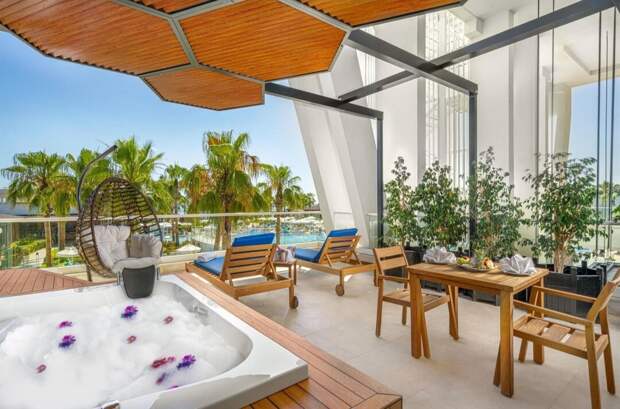 Джакузи в номере deluxe 