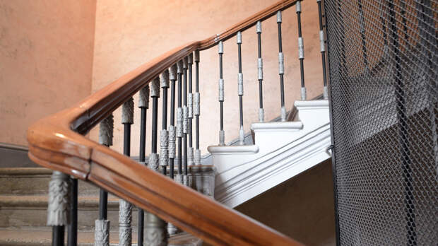 Запирающим общие двери лестничных площадок россиянам грозит штраф