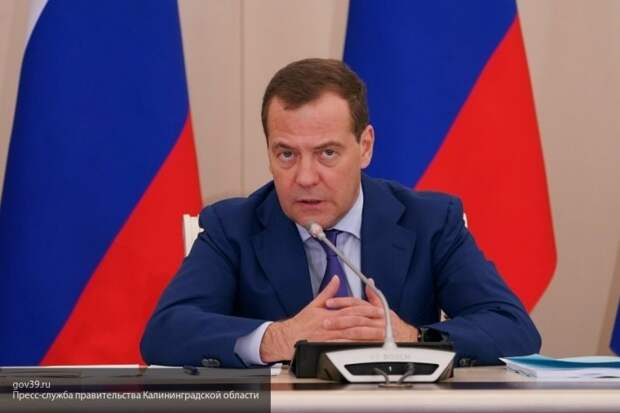 Медведев требует стабилизировать цены на топливо