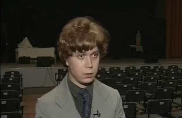 Театр Андрея Денникова откроется показом видеозаписи спектакля «Исповедь хулигана»