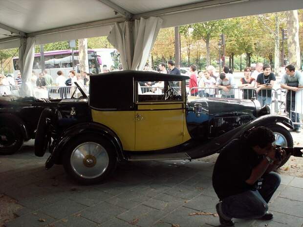 Флюиды от Bugatti (19 фото)