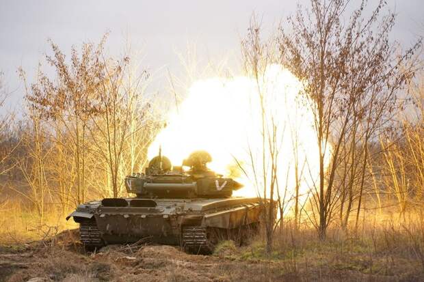 Атакованный дроном ВСУ российский танк Т-72Б3М обеспечил продвижение ВС РФ