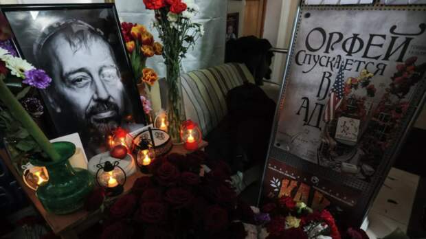 Драматурга Николая Коляду похоронили в Екатеринбурге