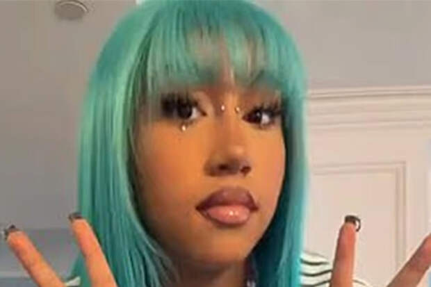 Дочь модели Ким Кардашьян Норт выложила видео с пирсингом на носу