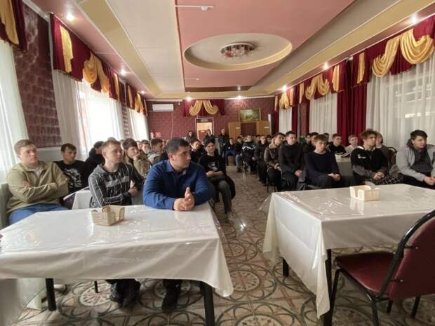 Студенты Красногвардейского аграрно-промышленного техникума встретились с участниками СВО в рамках проекта «Диалоги с Героями»