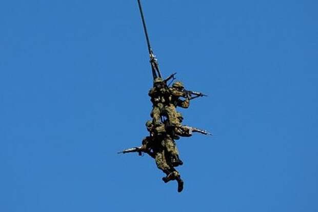 Британские и французские десантники тренируются для миссии на Украине с имитацией ПВО и засадами