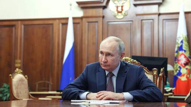 Путин подписал закон о максимальном лимите на разовые переводы