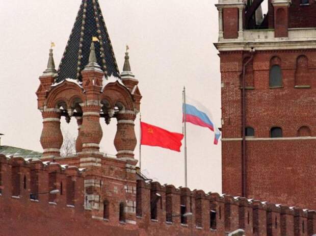 Ранее уже публиковал такие подборки фотографий об эпохах Хрущёва и Брежнева. А теперь — о менее долгой эпохе Горбачёва (1985—1991)...-104