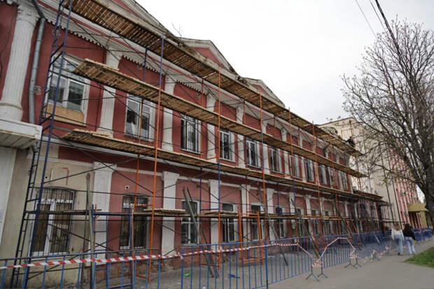 В Майкопе идут работы по сохранению исторического наследия и благоустройству