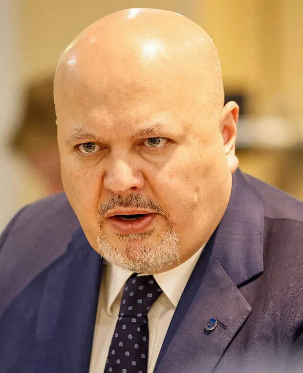 Главный прокурор МУС Карим Хан, выдавший ордер на арест Владимира Путина, представил своё отстранение как «административный отпуск»