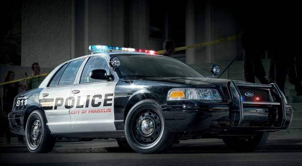 1autowp.ru_ford_crown_victoria_p71_police_interceptor_1.jpg