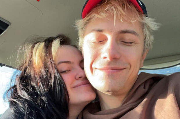 Внучка Руперта Мердока и родственница Зигмунда Фрейда выходит замуж за рэпера Люка Стори