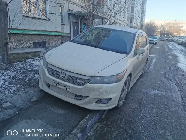 «Мужик, ты влетел на бапки». За что водителю «Лэнд Крузера» нацарапали на двери такую фразу