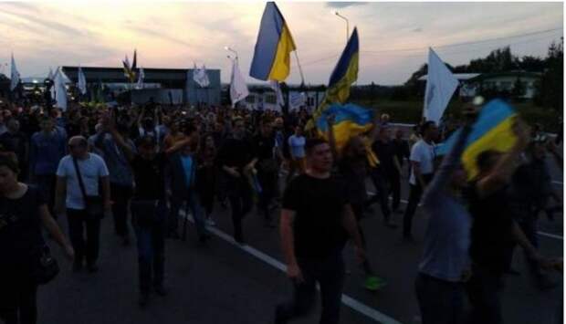 Страна-дурдом: Украинские пограничники просят всех прорвавшихся через границу вернуться и сообщить паспортные данные