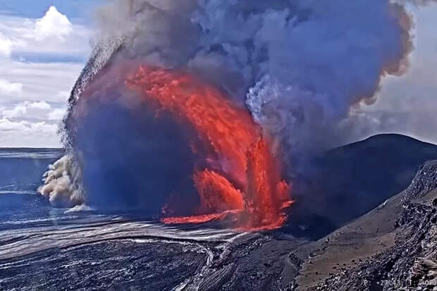 Вулкан Килауэа на Гавайях выпустил фонтаны лавы высотой до 480 метров