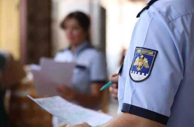 «Нечего декларировать», но с товарами на сумму более 100 тысяч леев в чемодане