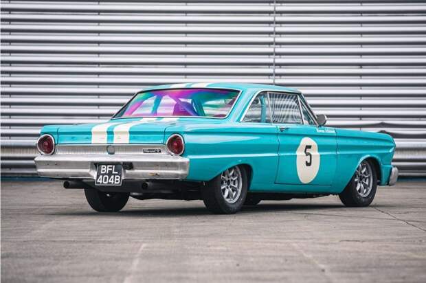 Гоночный Ford Falcon 1964 года выпуска Роуэна Аткинсона