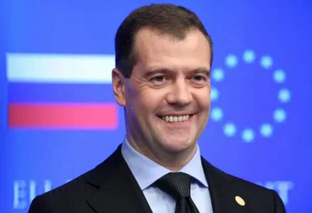 Медведев посоветовал Трампу "брать" Гренландию, пока та не вошла в РФ