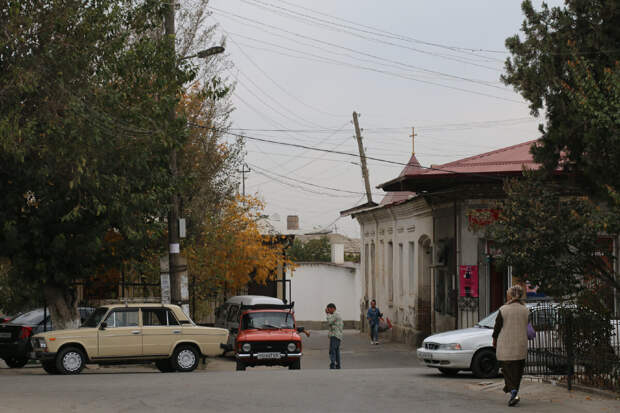 Во всех крупных городах Узбекистана, которые уже были крупными в конце XIX века и вошли в Российскую империю  напрямую, не в составе Хивинского ханства и Бухарского эмирата, было разделение на...-39