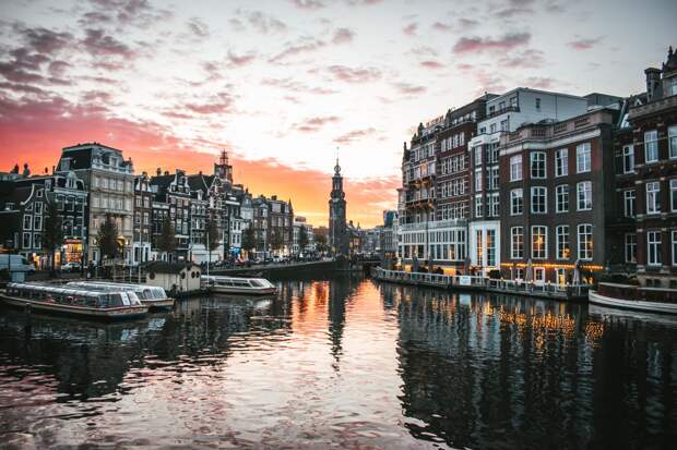 Власти Амстердама запретили строить в городе новые отели