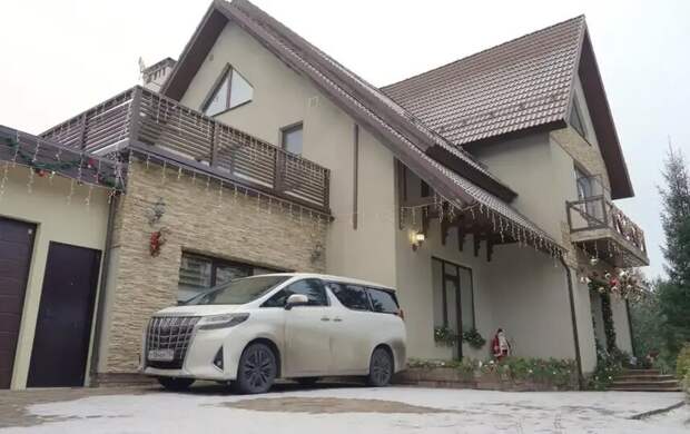 Полина Диброва и Роман Товстик впервые показали дом, в котором живут с семьёй