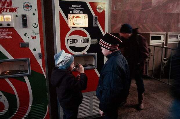 Что продавалось в торговых автоматах СССР — от бутербродов до керосина