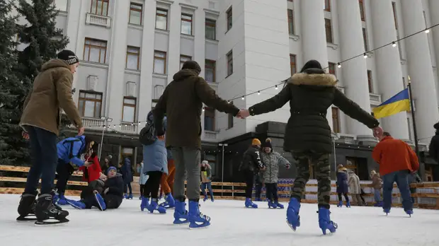 Опрос: большинство украинцев не одобряют политический курс страны