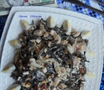 Салат с морской капустой и отварной рыбой