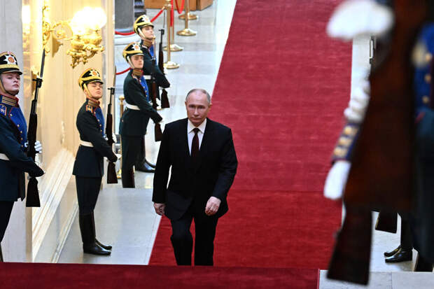 Путин после инаугурации 7 мая встретился с военными в Кремле