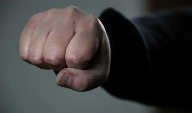 Житель Карелии жестоко избил бывшую подругу из-за телефонной переписки