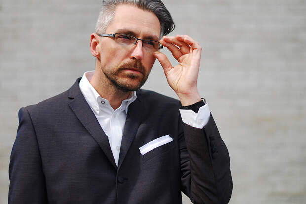 Menswear: Grey suit with white shirt