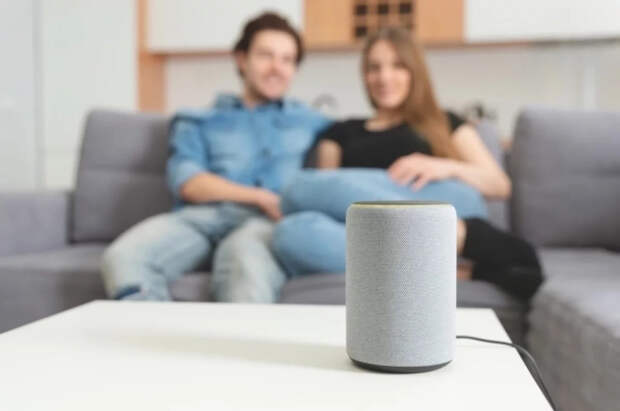 Эксперт Храпунова назвала признаки взлома умной колонки мошенниками