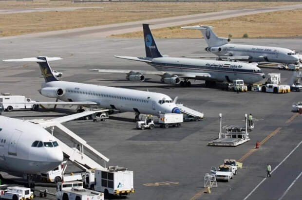 Tasnim: США и Израиль нанесли удары по аэропорту Мехрабад в Тегеране