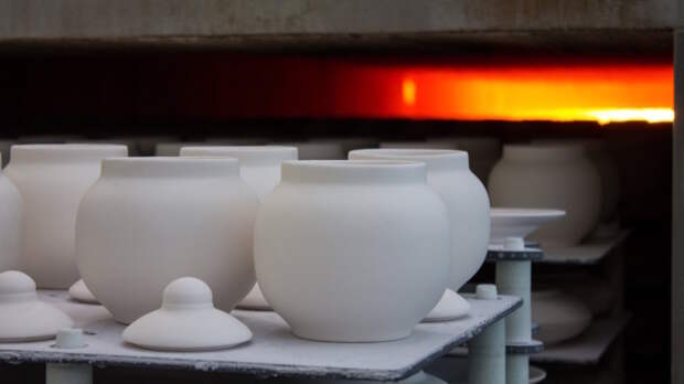 В России представили способ снижения температуры обжига керамики на 300 градусов