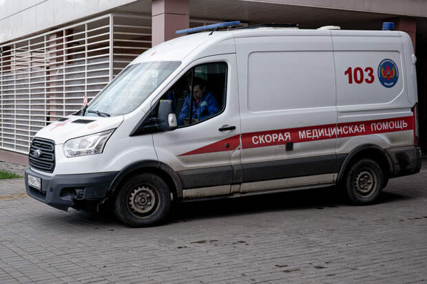 Россиянам назвали требующие обращения в «неотложку» симптомы после падения на улице