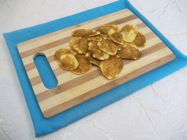 Закуска на картофельных чипсах станет великолепной альтернативой классическим бутербродам.