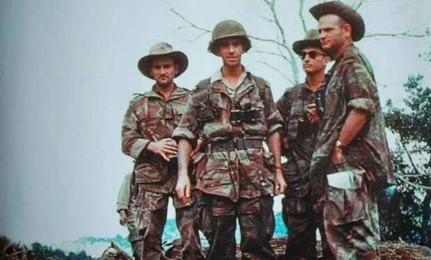 Солдаты Рейха во Вьетнаме: сменили флаг и снова на фронт