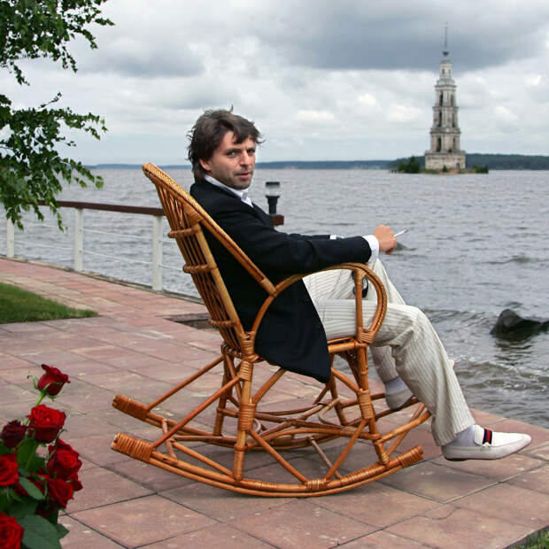 Главный редактор журнала GQ Николай Усков на «Празднике Роз» в «Усадьбе у реки» (Дом Ивана Билютина), Калязин, Тверская область, 29 июля 2006 года