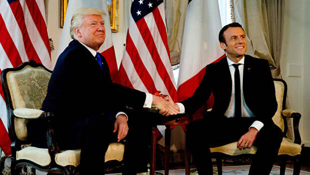 Президент США Дональд Трамп и президент Франции Эммануэль Макрон в Брюсселе, Бельгия. 25 мая 2017