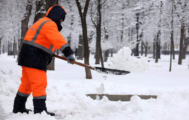 Петербургский дворник удостоен премии Тиграна Кеосаяна за спасение ребенка