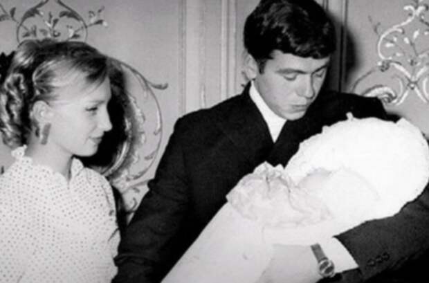 Михаил стал единственным сыном Виктора Ильичева и Светланы Осиевой. Михаил стал единственным сыном Виктора Ильичева и Светланы Осиевой.